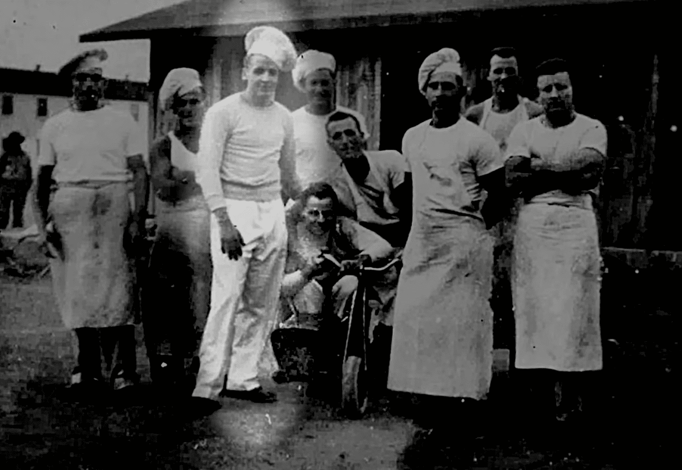 A group photo of Friedrich and his chef colleagues. | Source: youtube.com/HEC Books