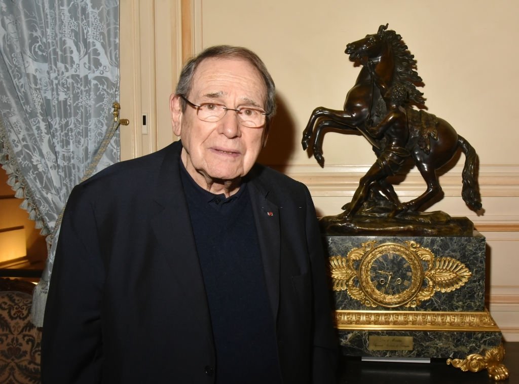 L'acteur Robert Hossein assiste au Bal des Tsars et des Tsarines à l'hôtel Interallie le 12 janvier 2019 à Paris, en France. | Photo : Getty Images