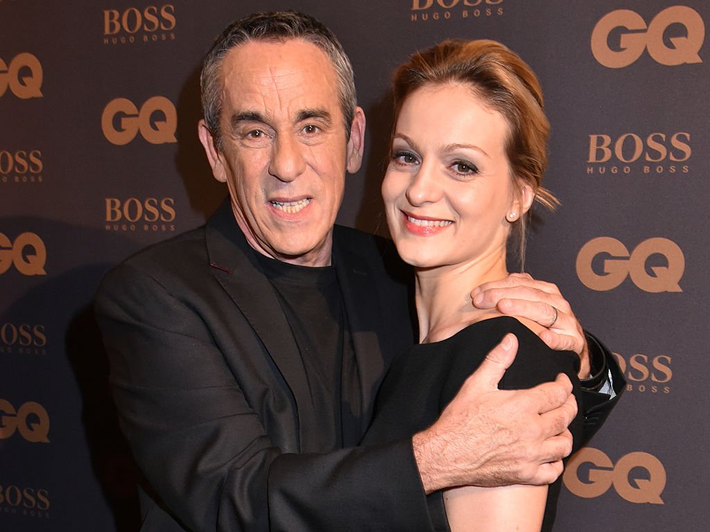 Audrey Crespo-Mara et Thierry Ardisson participent aux "GQ Men Of The Year Awards 2015" dans le cadre de la Semaine de la mode de Paris le 25 janvier 2016 à Paris. | Photo : Getty Images