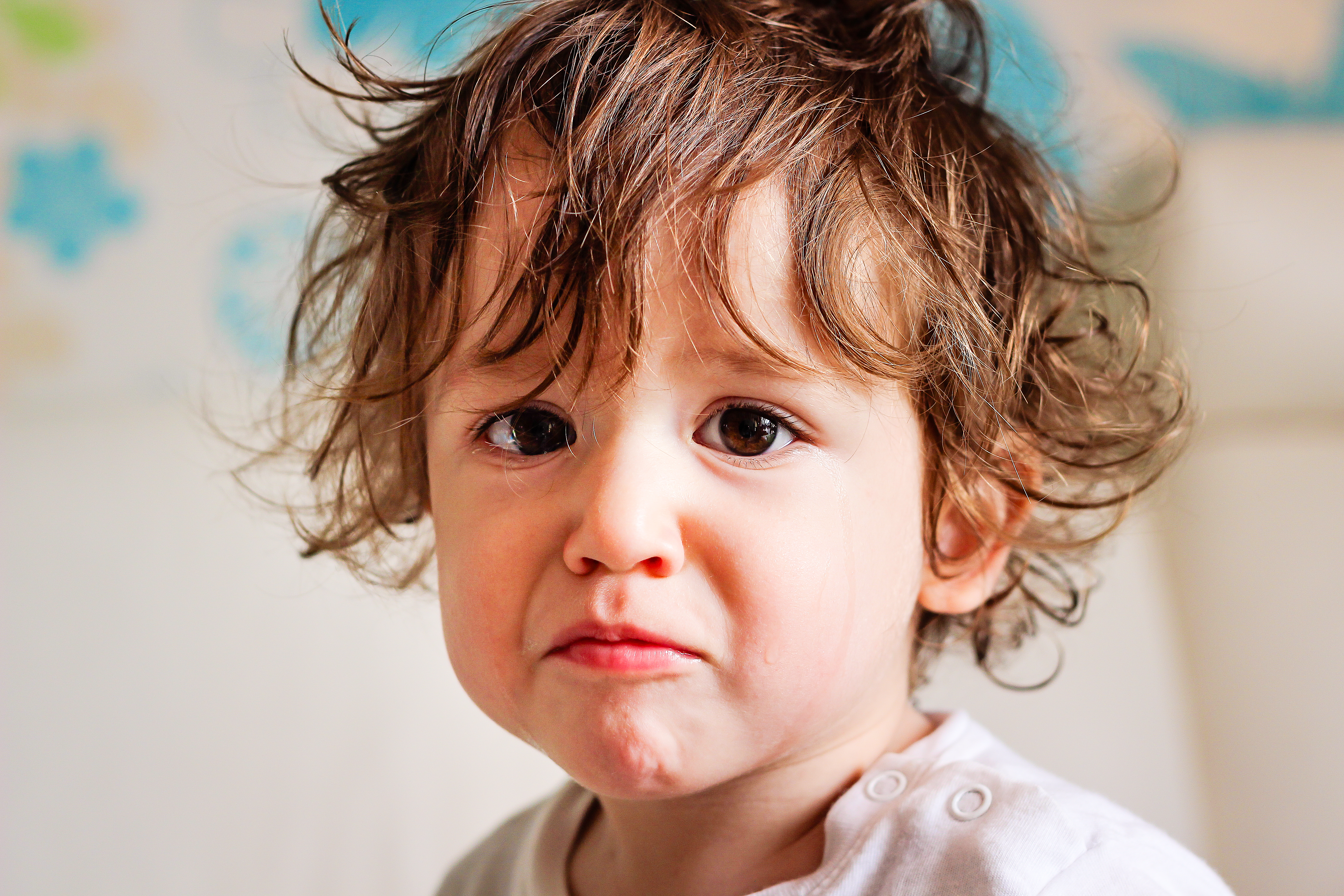 A said looking toddler | Source: Shutterstock