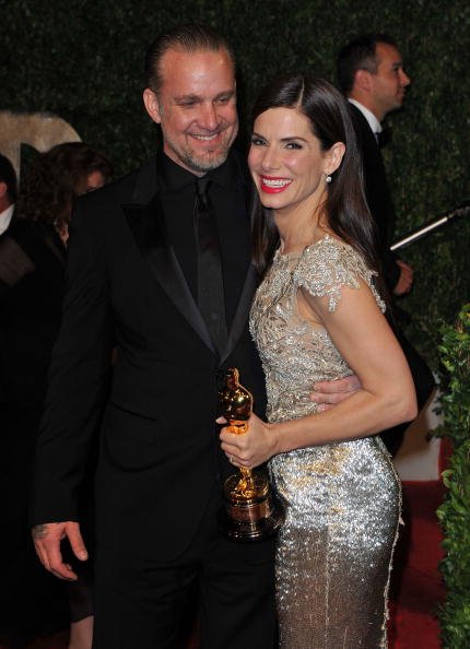 Jesse James and Sandra Bullock at Sunset Tower on March 7, 2010 in West Hollywood, California | Photo: Getty Images