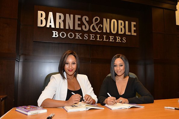 Tia And Tamera Mowry Sign And Discuss Their New Book "Twintuition" | Photo: Getty Images