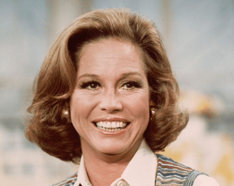 Mary Tyler Moore smiling in a headshot from the television series, "The Mary Tyler Moore Show" | Photo: Getty Images