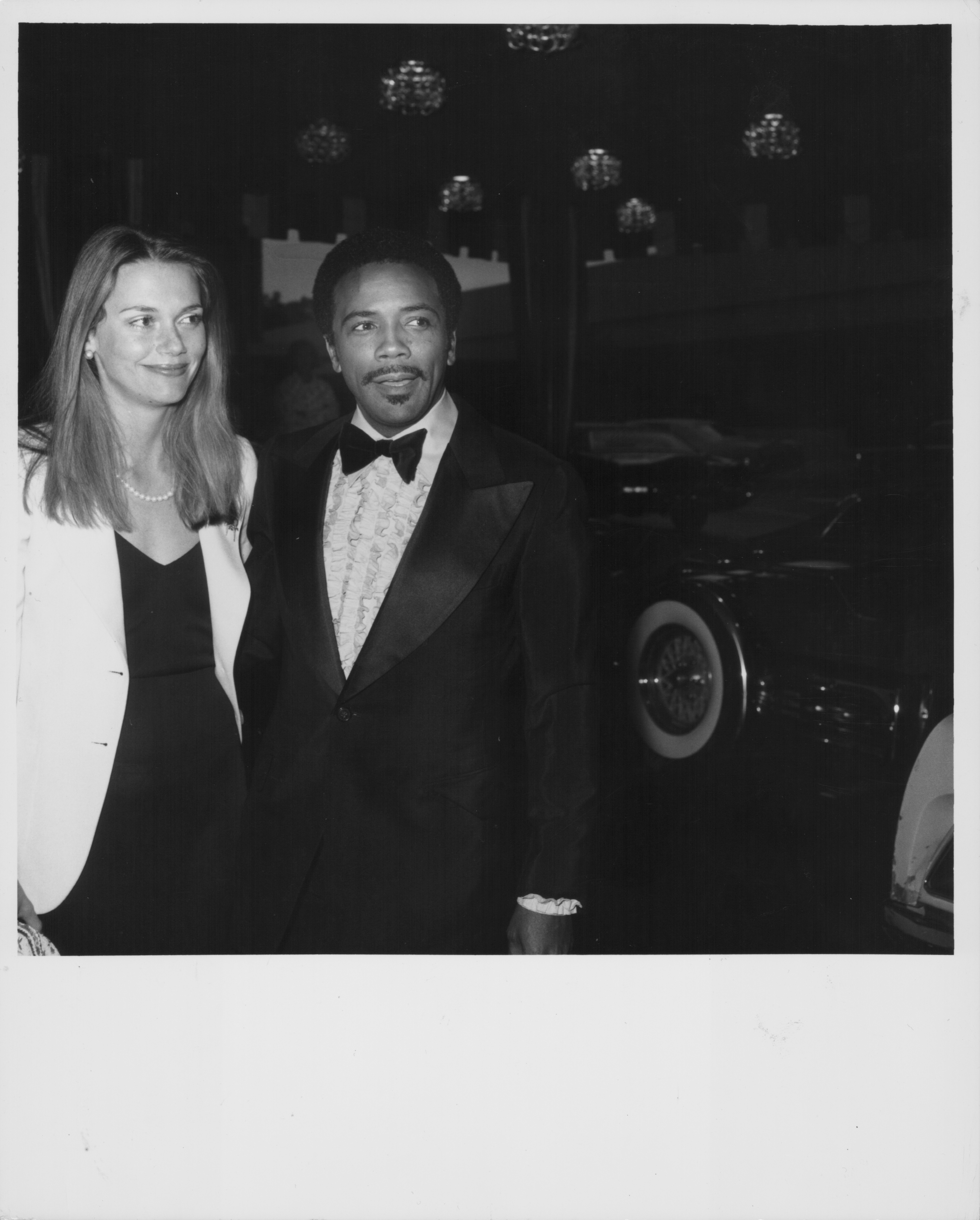 Peggy Lipton and Quincy Jones are photographed at the tribute concert to Ray Charles at the Hilton Hotel in June 1975 in California | Source: Getty Images