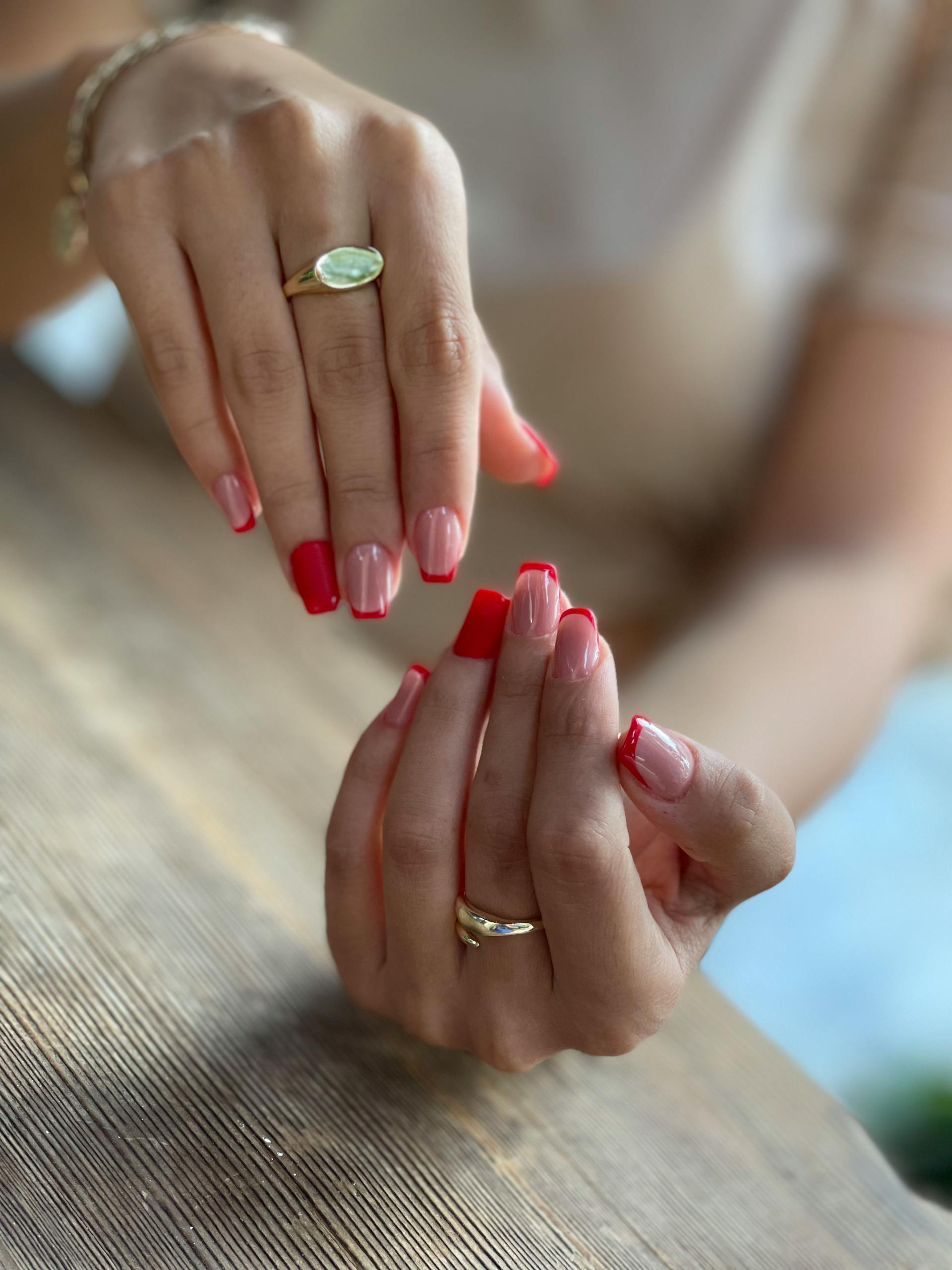 A woman flashing her nails | Source: Pexels