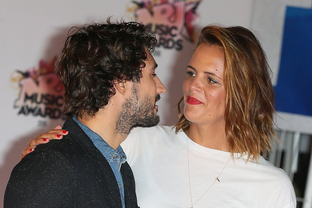 Jeremy Frerot et Laure Manaudou assistent à la17e édition des NRJ Music Awards au Palais des Festivals le 7 novembre 2015 à Cannes, en France. | Photo : Getty Images