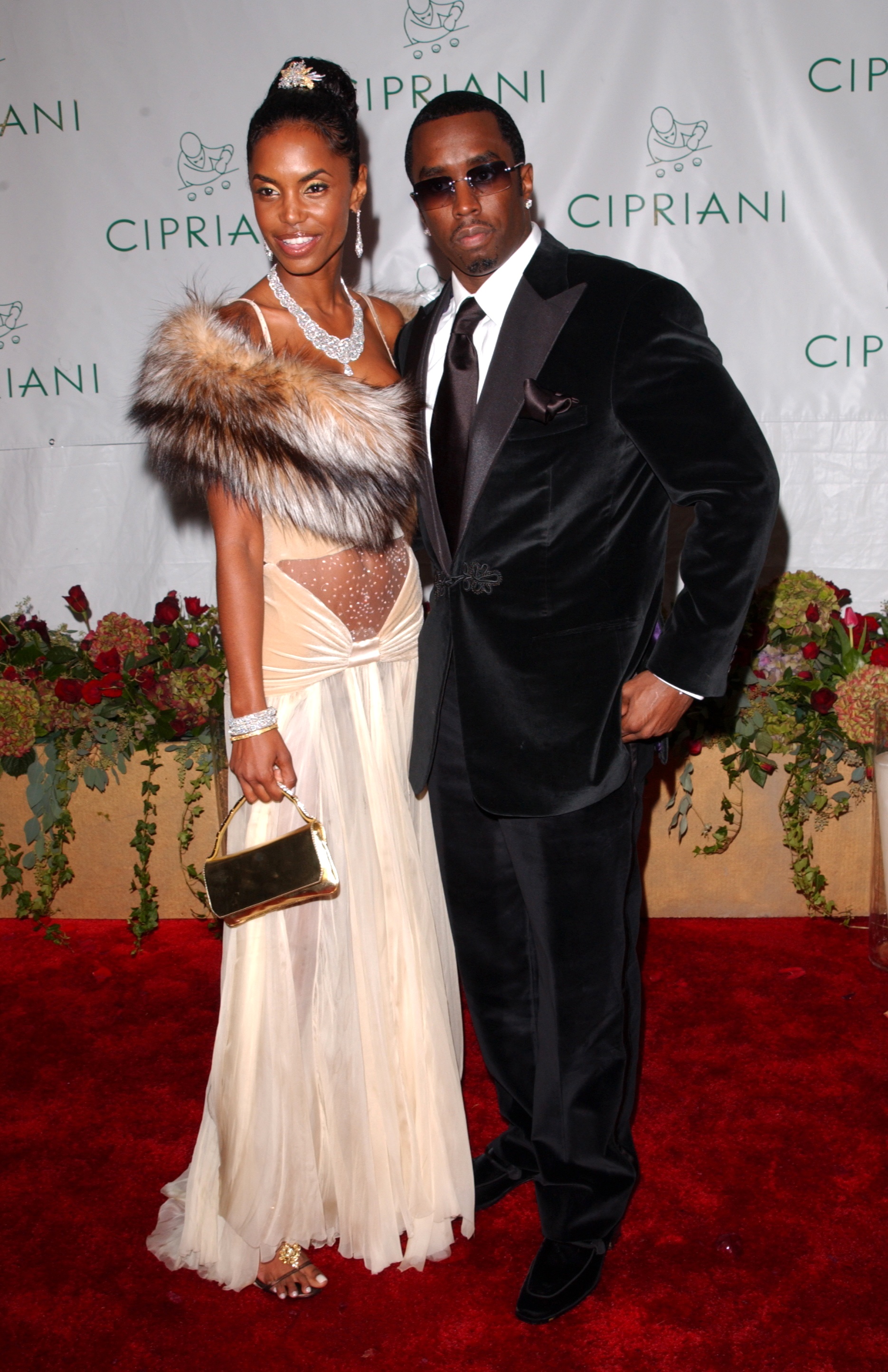 Kim Porter and Diddy arrive to Sean "P Diddy" Combs Royal Birthday Ball on November 4, 2004, in New York City. | Source: Getty Images
