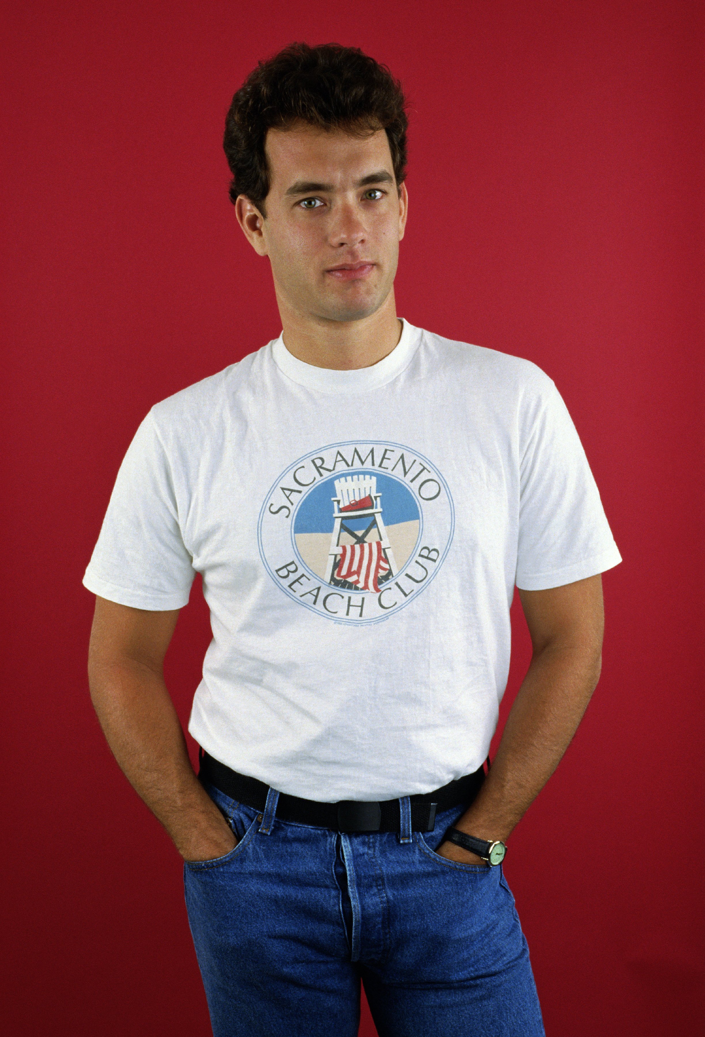 Tom Hanks poses in a studio in West Hollywood, California on 1986. | Source: Getty Images
