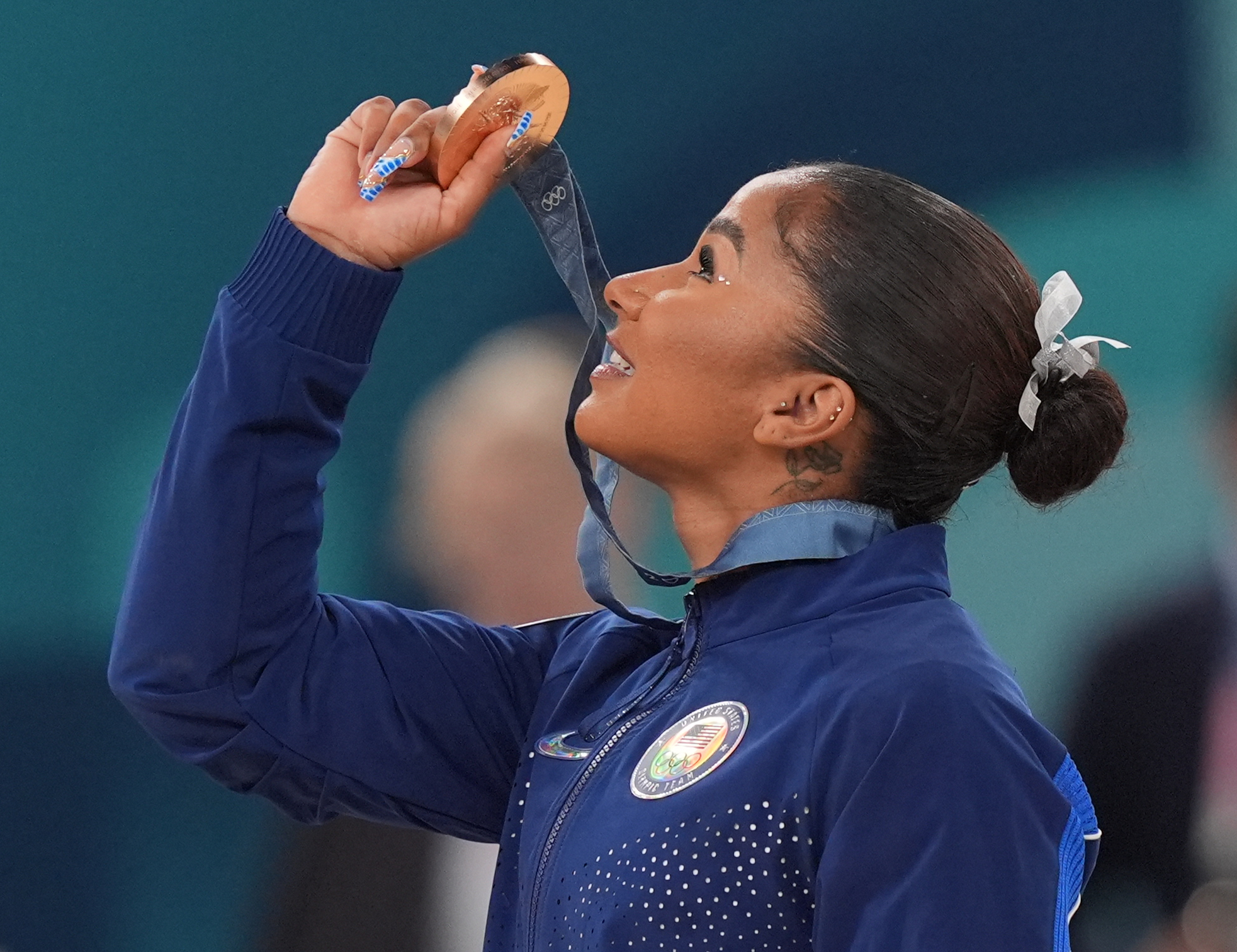 Jordan Chiles with her bronze medal in the Women's Floor Exercise Final at Bercy Arena during the Paris 2024 Olympics on August 5, 2024 | Source: Getty Images