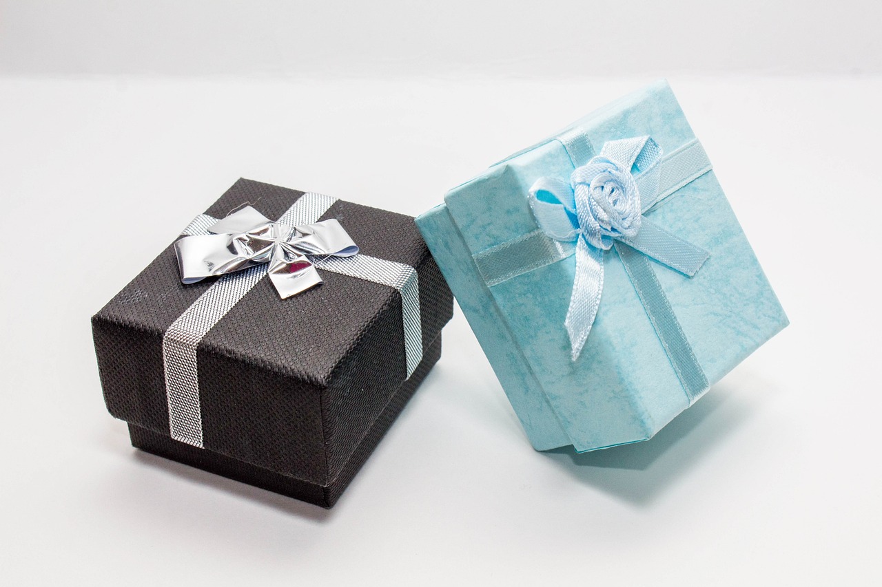 Two gift boxes | Source: Pixabay