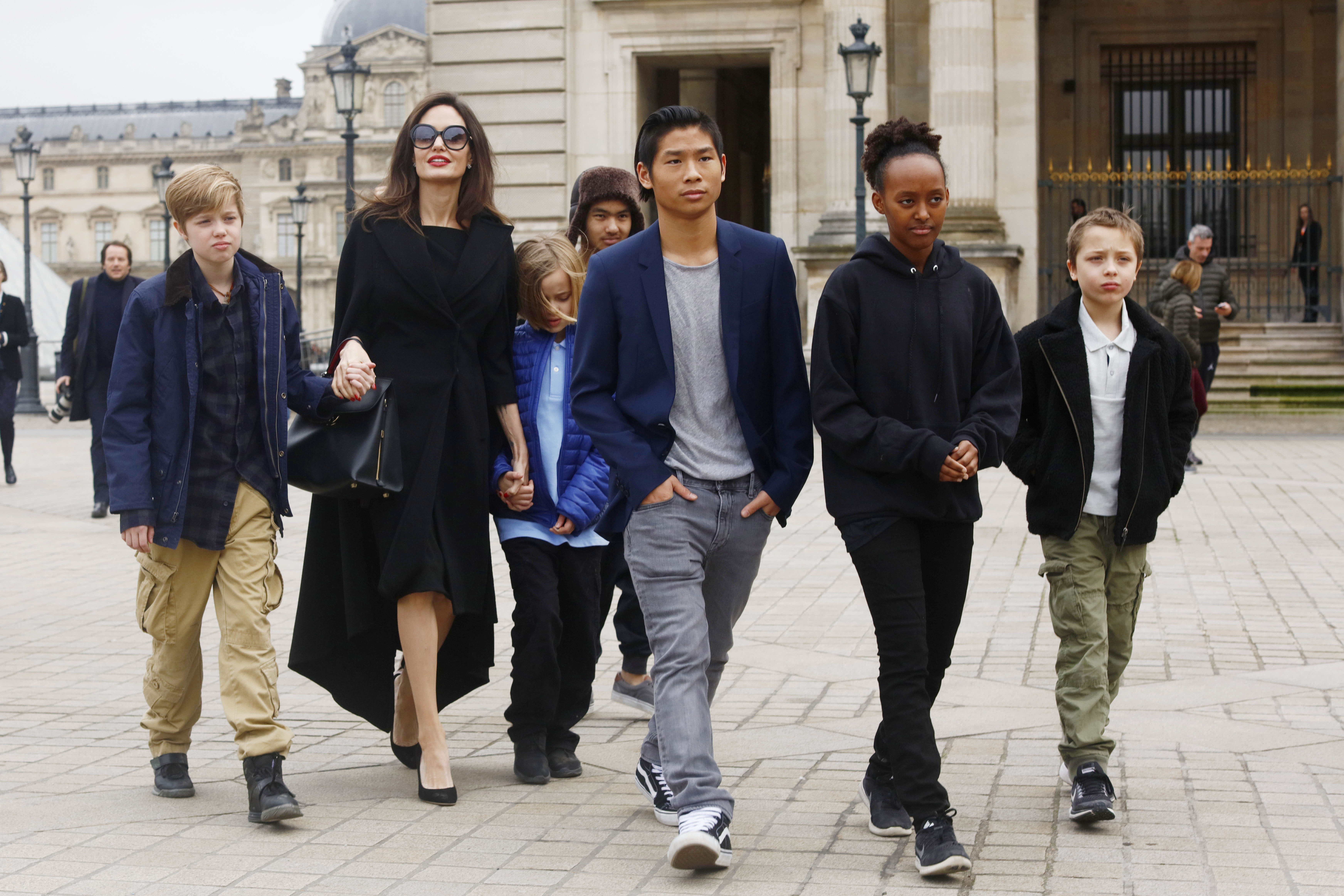 Angelina Jolie with her children Shiloh, Maddox, Vivienne, Pax, Zahara, and Knox visit the Louvre in Paris, France, on January 30, 2017. | Source: Getty Images