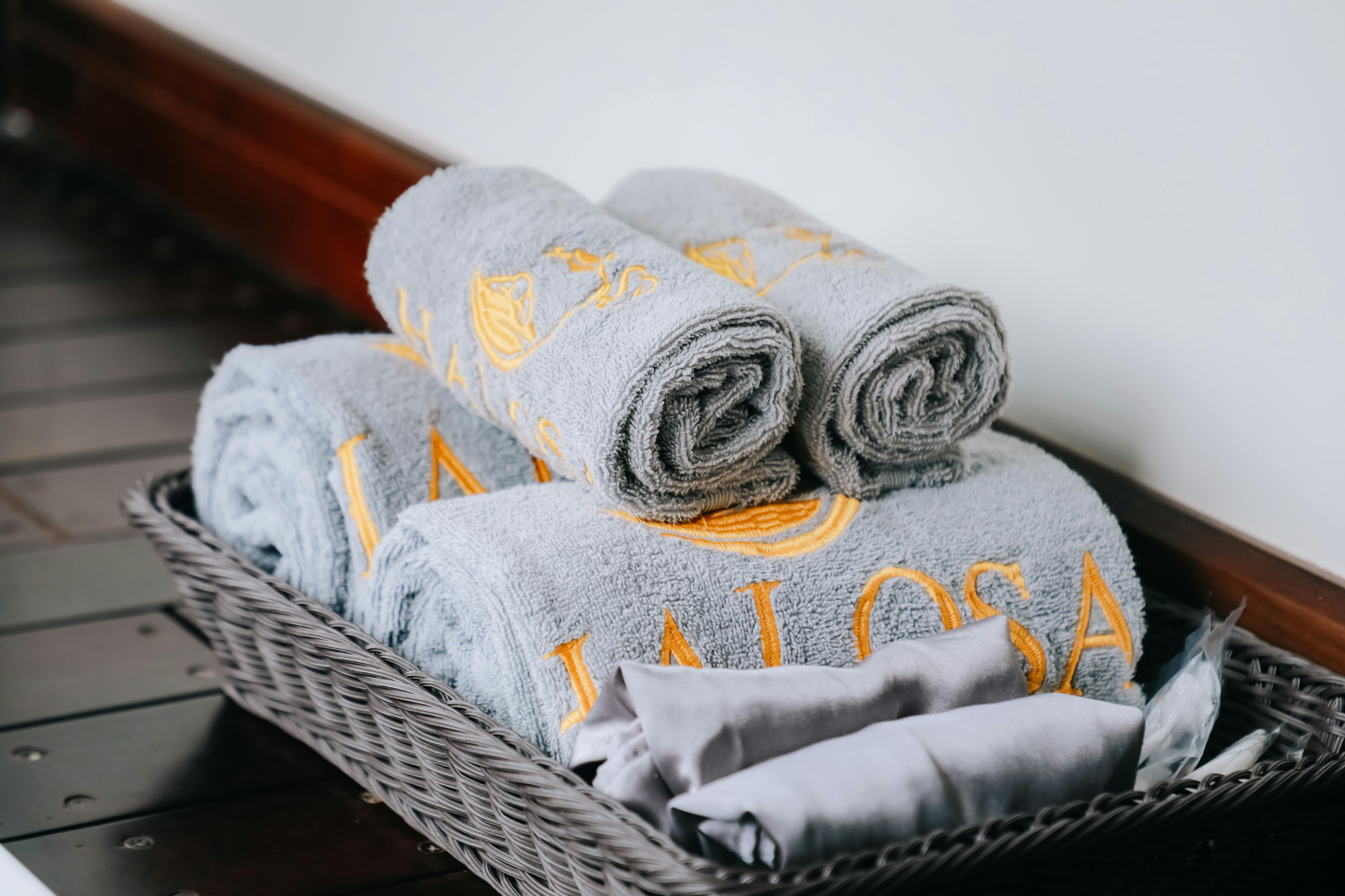 Rolls of clean towels in a basket | Source: Pexels