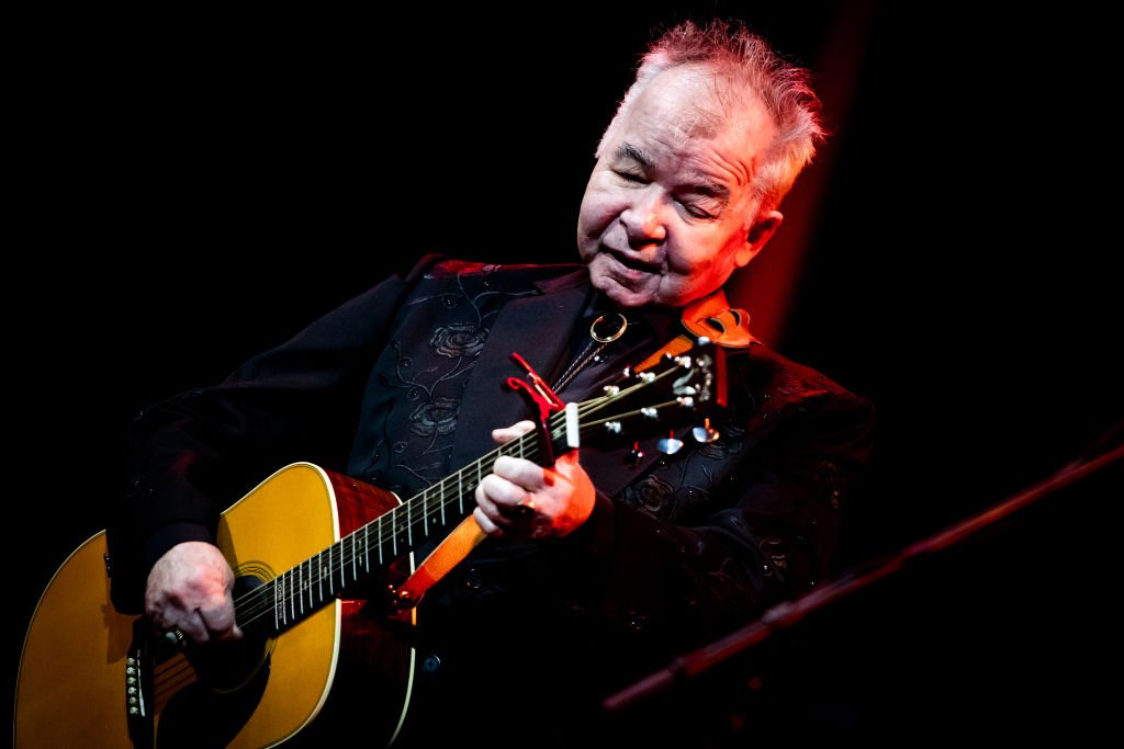 John Prine performs at John Anson Ford Amphitheatre on October 01, 2019 | Photo: Getty Images