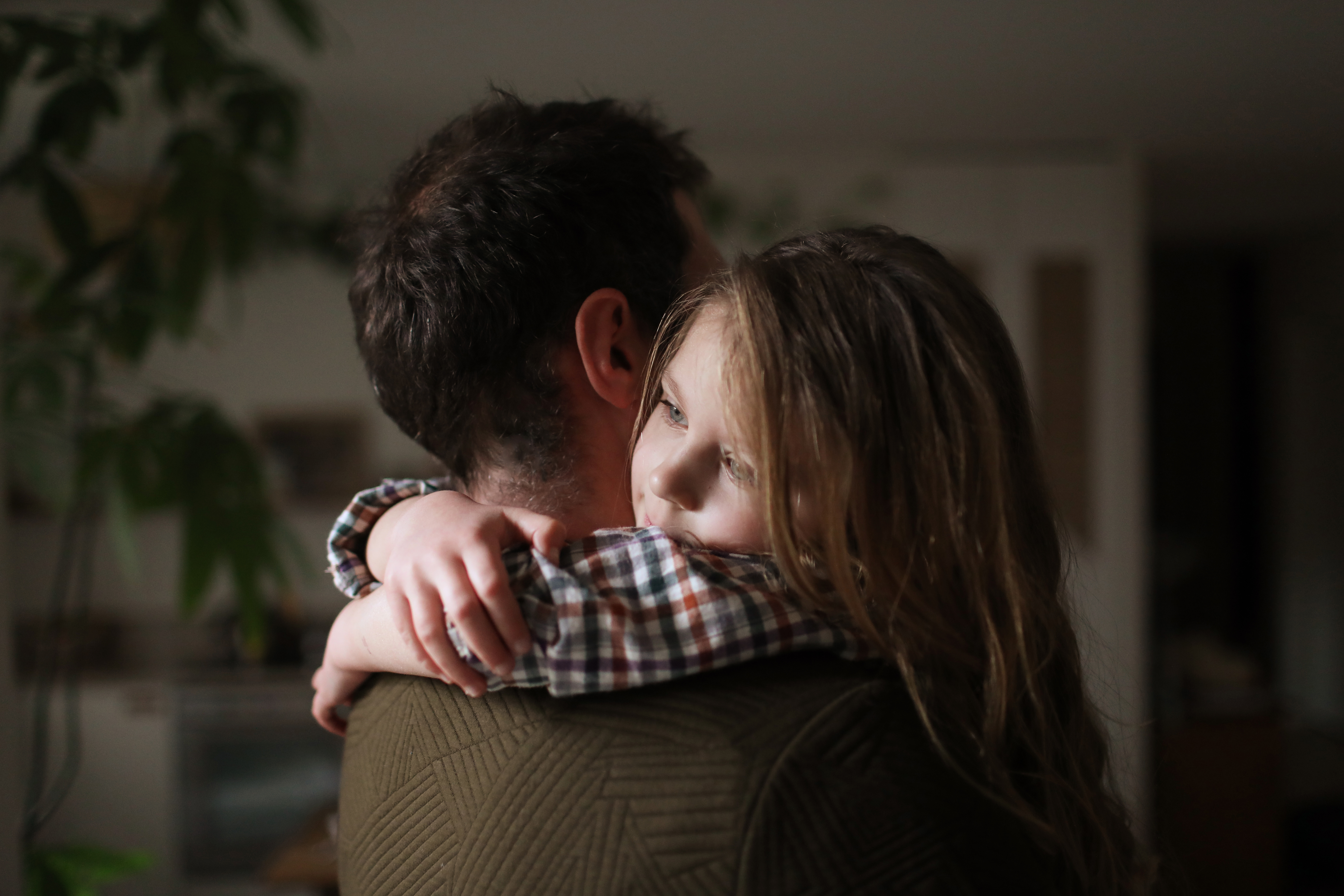 A father and his daughter cuddling at home | Source: Getty Images