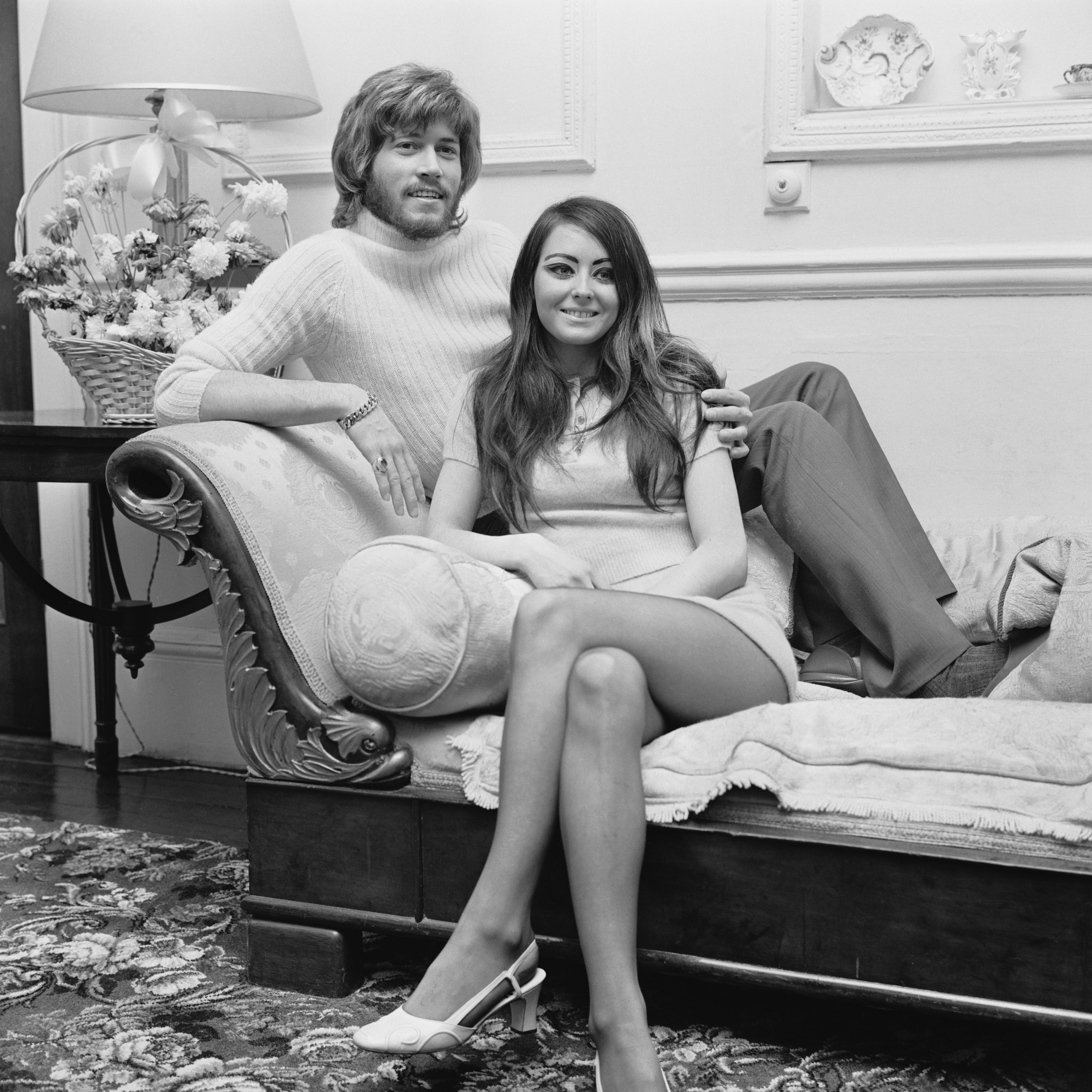 Barry Gibb and Linda Gray in a black and white photograph in the United Kingdom, 1970 | Source: Getty Images