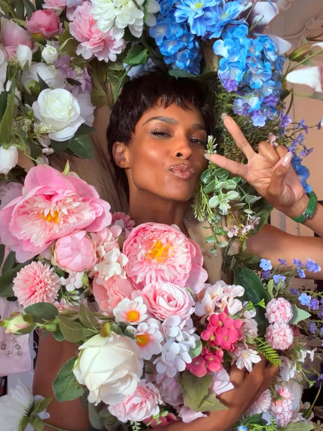 Ciara flashes a playful pose among the flowers | Source: Instagram/ciara