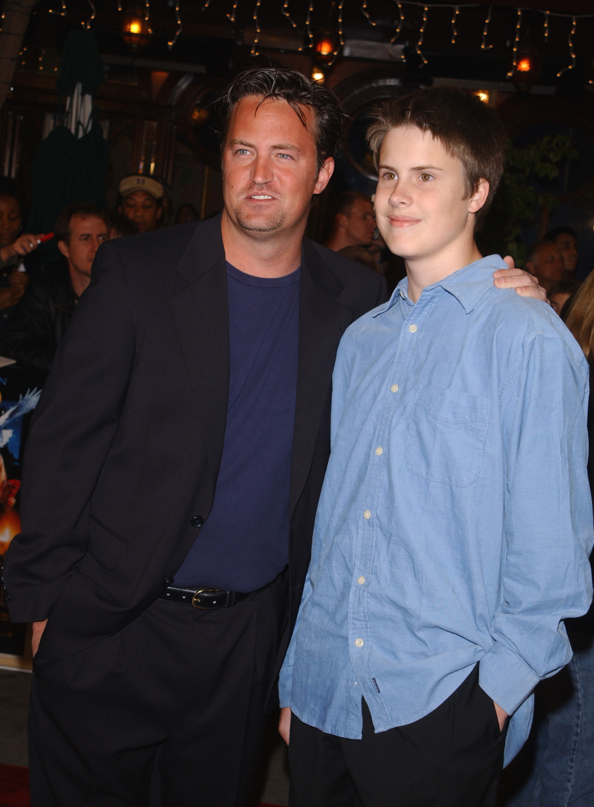 Matthew Perry and his brother Will during the "Harry Potter and the Sorcerer's Stone" premiere on November 14, 2001 in Los Angeles, California | Source: Getty Images