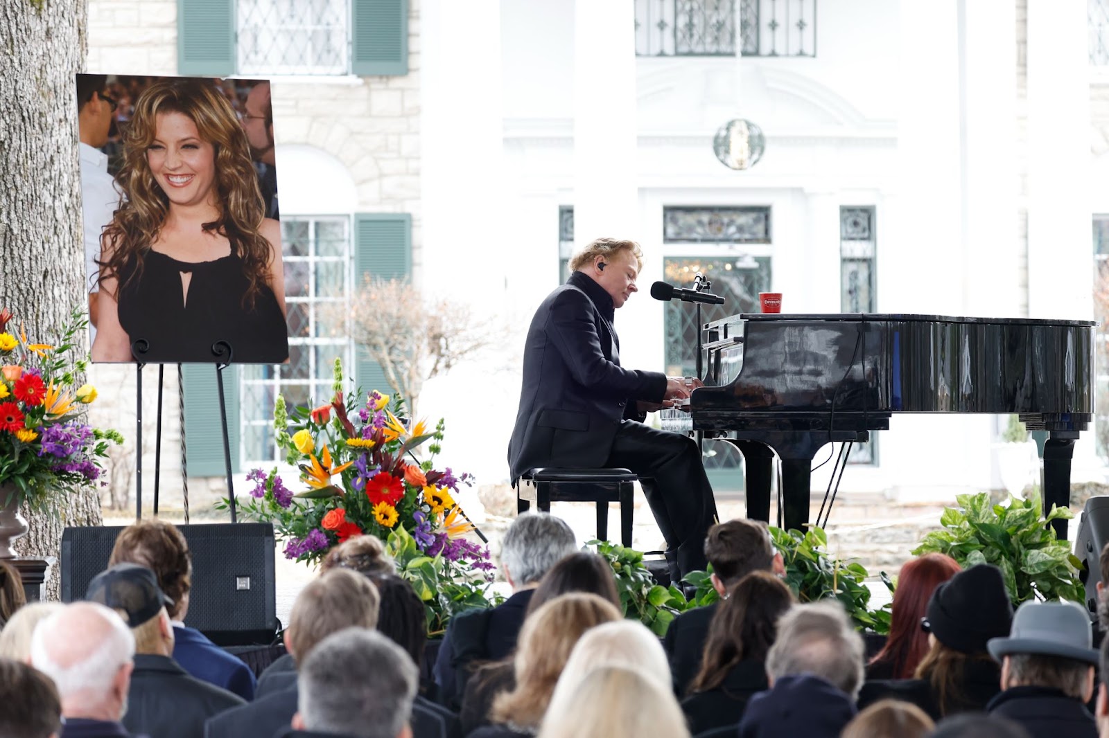 Axl Rose performing at the public memorial for Lisa Marie Presley on January 22, 2023, in Memphis, Tennessee. | Source: Getty Images