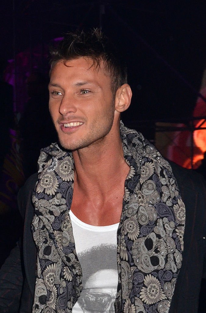 Benjamin Bove du `` Queers '' assiste à la célébration du 20e anniversaire de Radio FG au Grand Palais le 5 avril 2012 à Paris, France. | Photo : Getty Images