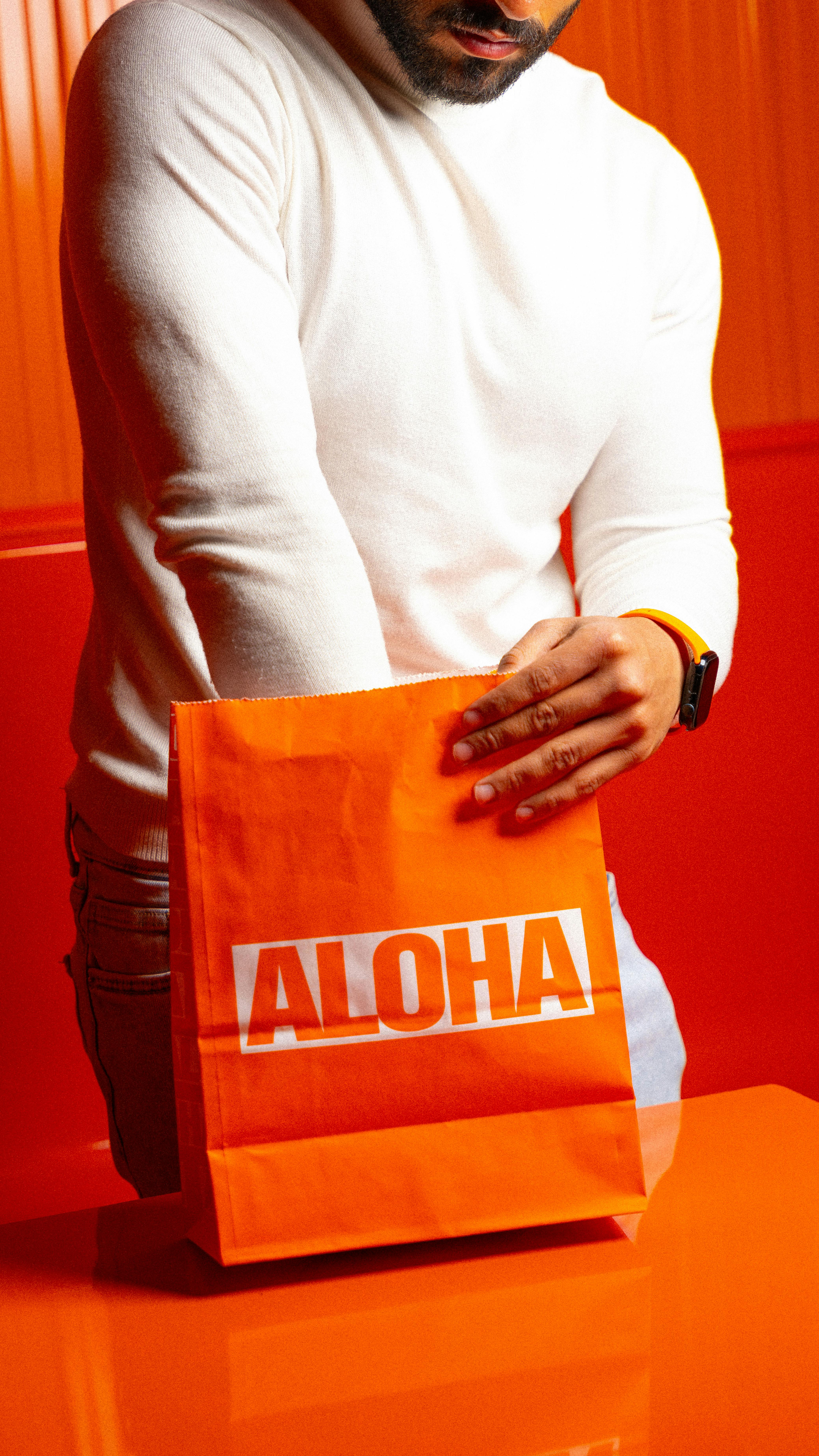 A man with a bag of food | Source: Pexels