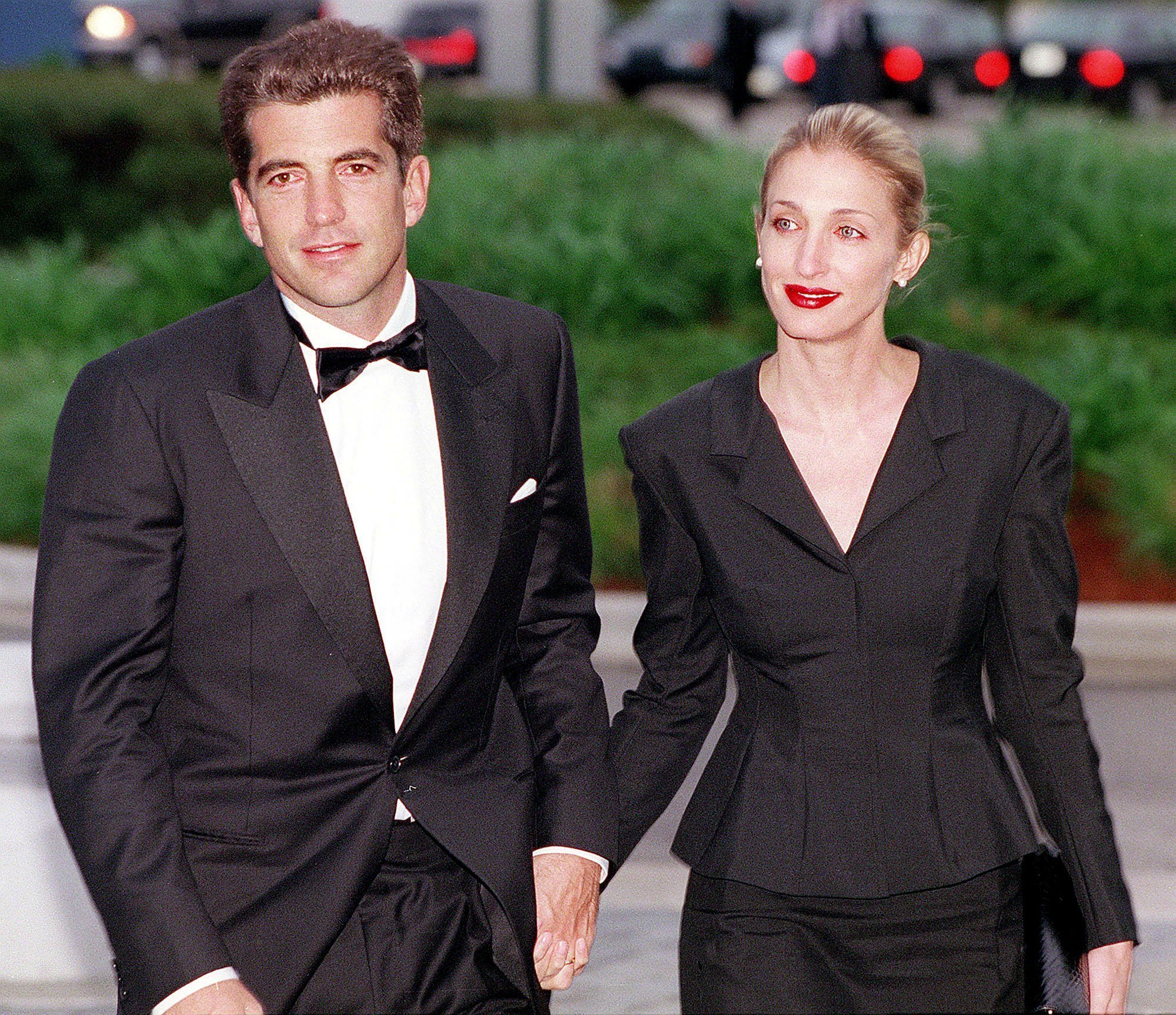 John F. Kennedy, Jr. and Carolyn Bessette Kennedy arrive at the annual John F. Kennedy Library Foundation dinner on May 23, 1999, at the Kennedy Library in Boston, MA. | Source: Getty Images.
