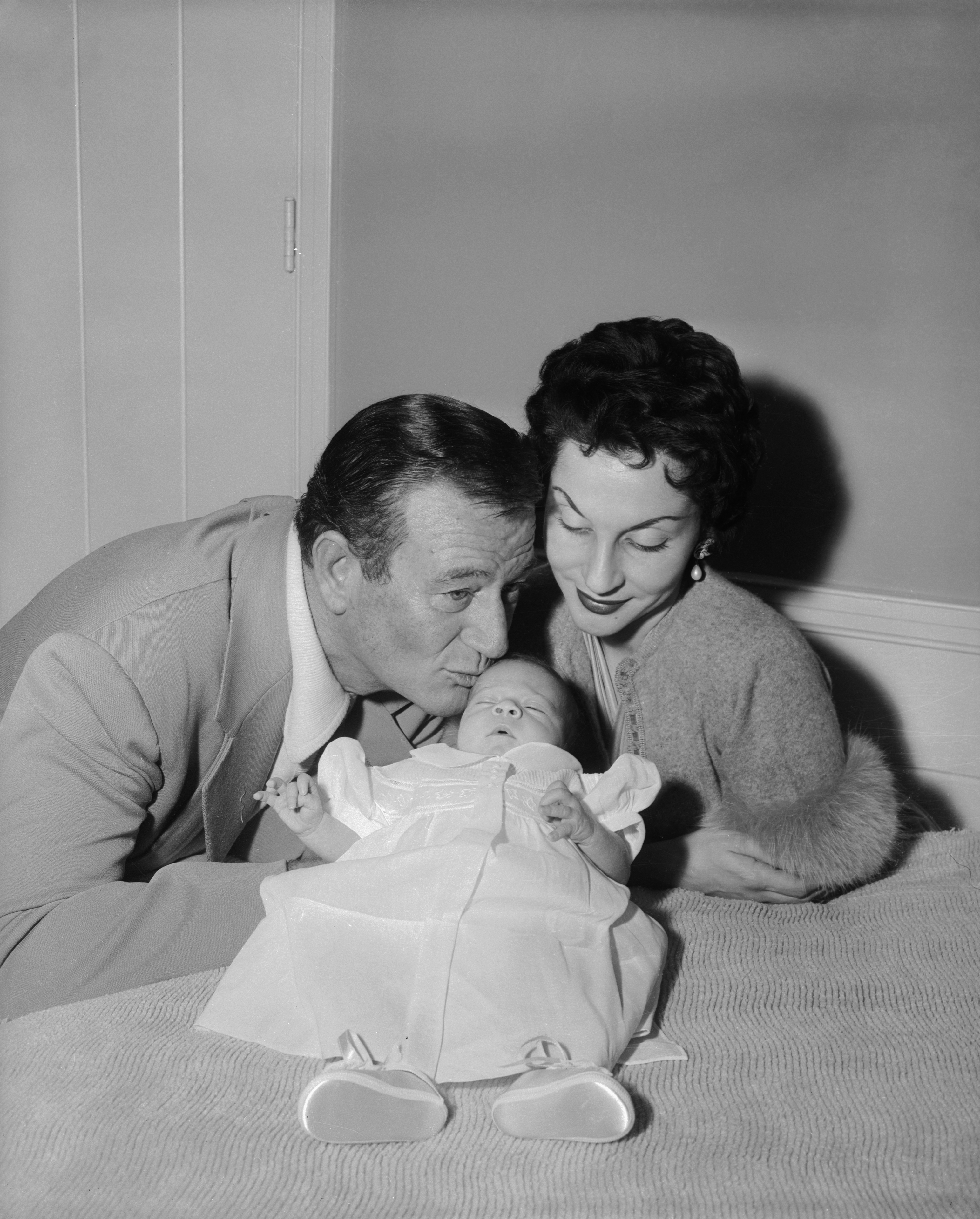 John Wayne, Aissa Wayne, and Pilar Pallette, 1956 | Source: Getty Images