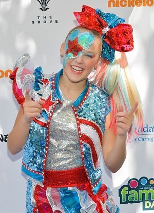 JoJo Siwa at The Grove on October 05, 2019 in Los Angeles, California. | Photo: Getty Images