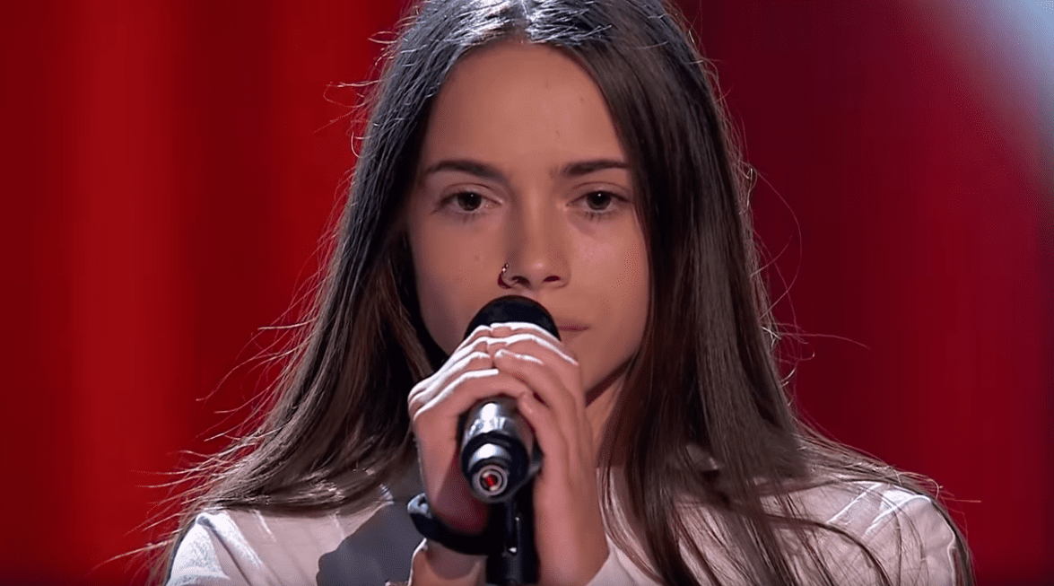 Sara Gálvez interpretando el tema Toda una vida en las audiciones a ciegas en La Voz Kids 2019. | Imagen: YouTube/The Voice Kids Spain