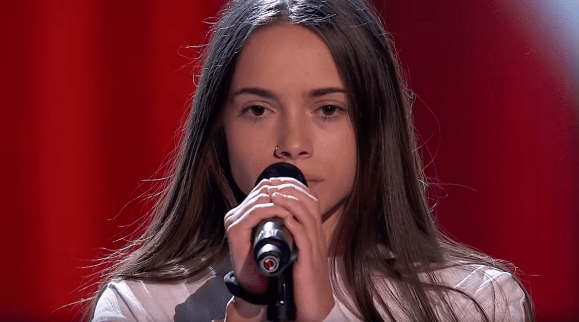 Sara Gálvez interpretando el tema Toda una vida en las audiciones a ciegas en La Voz Kids 2019. | Imagen: YouTube/The Voice Kids Spain Sara Gálvez interpretando el tema Toda una vida en las audiciones a ciegas en La Voz Kids 2019. | Imagen: YouTube/The Voice Kids Spain