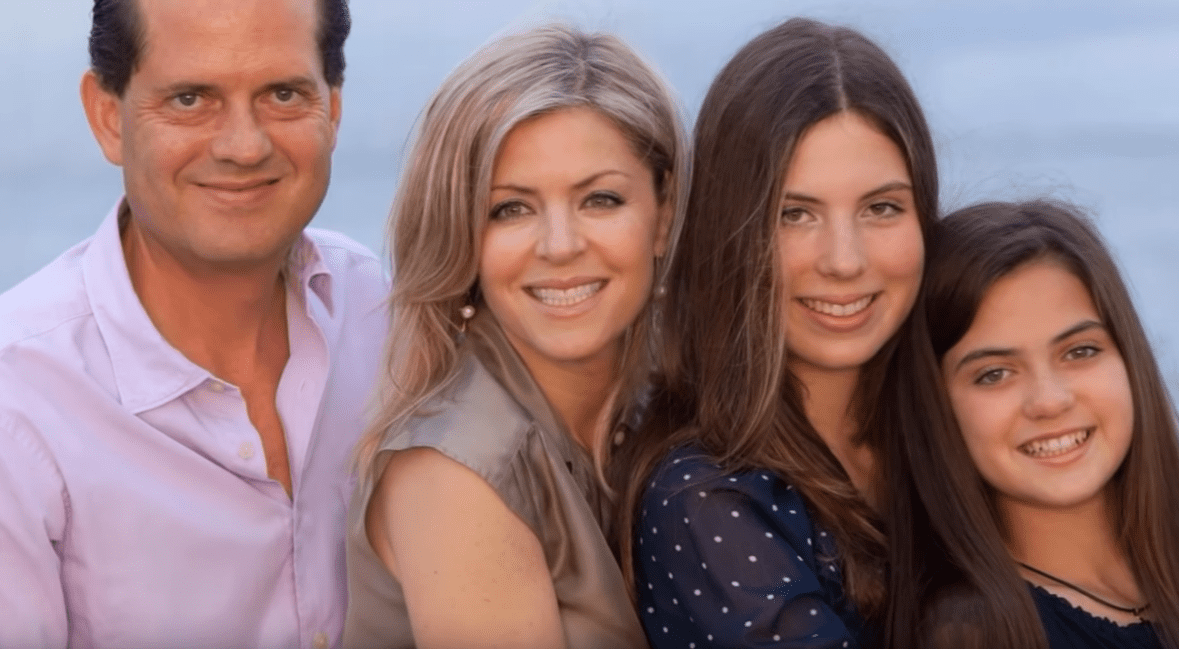 Emma Laura junto a su familia. | Foto: YouTube/ALEJANDRO ZUNIGA RECORDANDO Emma Laura junto a su familia. | Foto: YouTube/ALEJANDRO ZUNIGA RECORDANDO