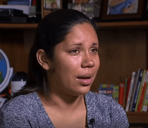 Après avoir eu son bébé aux États-Unis, Padilla apprend que l'enfant souffrait du syndrome de Down l Image : YouTube/Noticias Telemundo