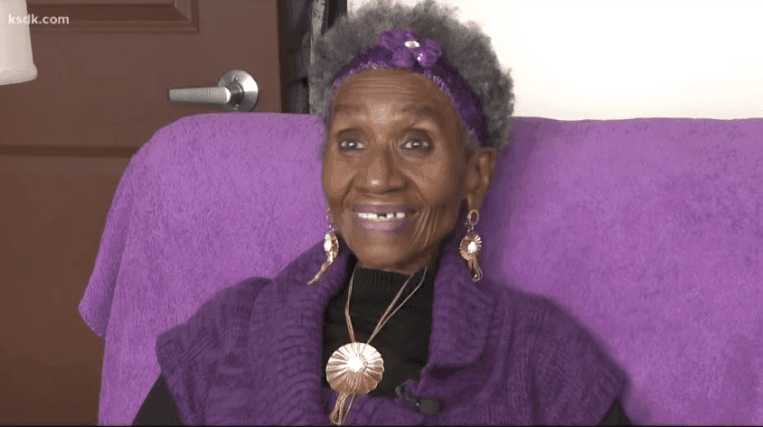 Jessica Slaughter, 86, lost 120 lbs in the past ten years by walking around her tiny apartment. | Photo: YouTube/ KSDK News