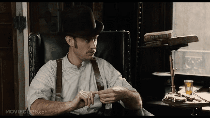 Jude Law en "Sherlock Holmes" │Imagen tomada de: YouTube / Movieclips Jude Law en "Sherlock Holmes" │Imagen tomada de: YouTube / Movieclips