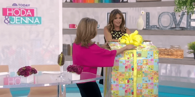 Meredith Vieira and Jenna Bush Hager opening the gender reveal box live | Photo: "Today Show"