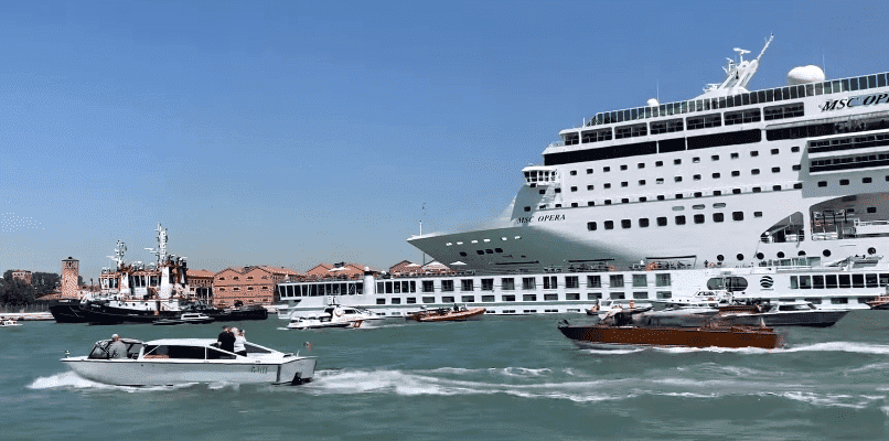 The MSC Opera colliding with the River Countess riverboat | Photo: Cruises and Travels Blog