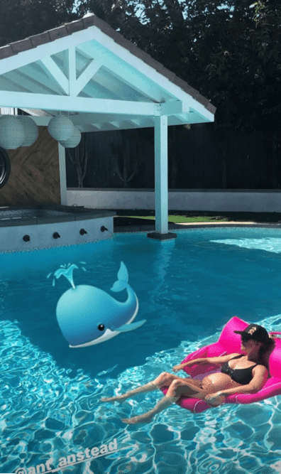 Christina Anstead soaking up the sun in the pool. | Source: Instagram/christinaanstead