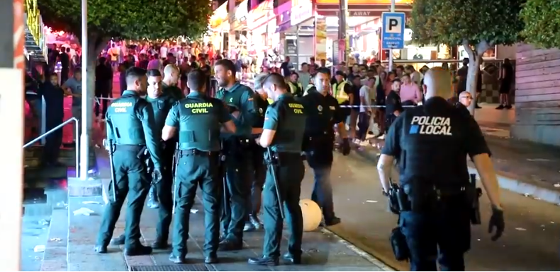 Local police officers at the scene of the crime | Photo: Mirror UK