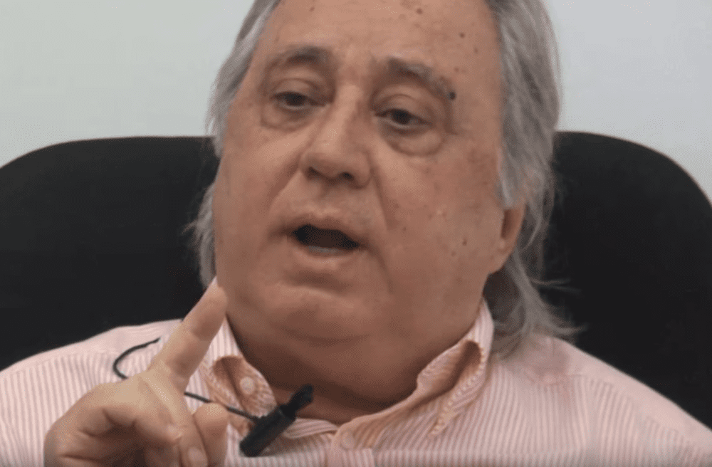 José Sámano hablando sobre la obra "Cinco horas con Mario". | Imagen: YouTube/5horasconmario José Sámano hablando sobre la obra "Cinco horas con Mario". | Imagen: YouTube/5horasconmario
