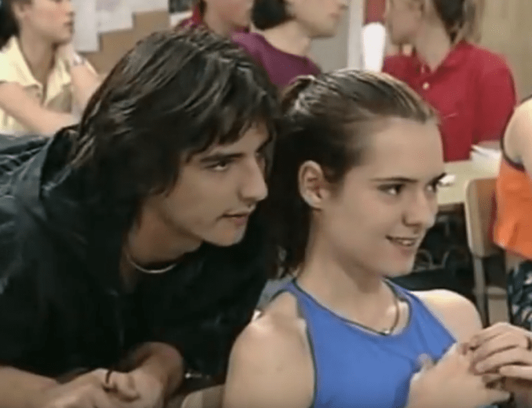 Antonio Hortelano (Quimi) y Eva Santolaria (Valle) de la serie 'Compañeros'. | Imagen: YouTube/malaga ch