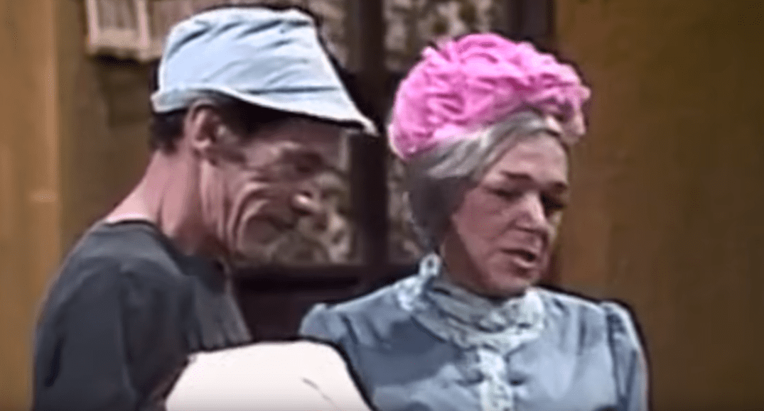 “Don Ramón” y “Doña Cleotilde”, durante la filmación de un episodio de “El Chavo del 8”. | Foto: YouTube/Tu COSMOPOLIS “Don Ramón” y “Doña Cleotilde”, durante la filmación de un episodio de “El Chavo del 8”. | Foto: YouTube/Tu COSMOPOLIS