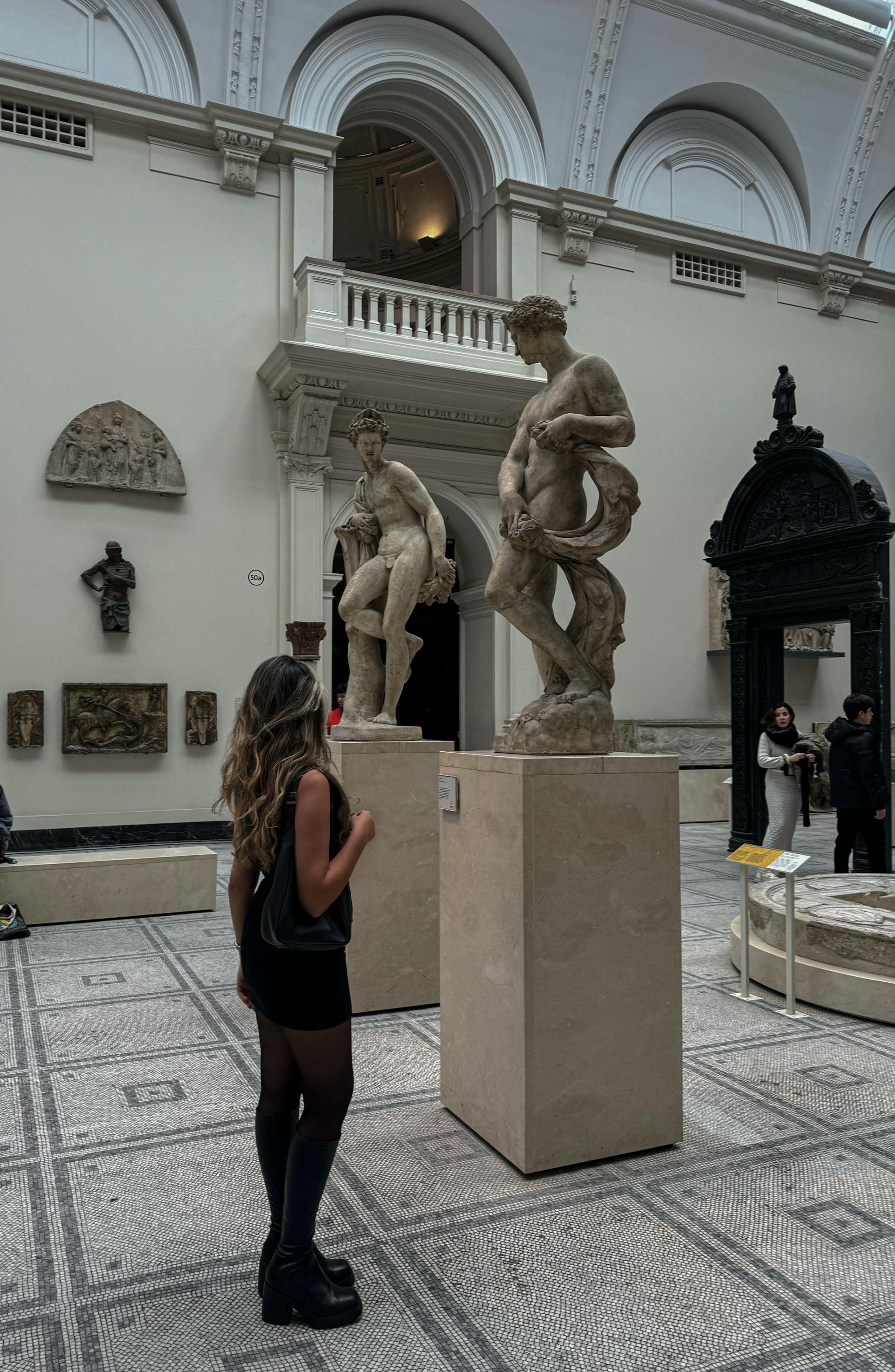 A woman in a museum | Source: Pexels