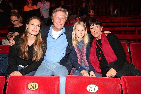 Sigmar und Claudia Solbach, Tochter Sonja Solbach und ihre Tochter Lea, München, 2017 | Quelle: Getty Images