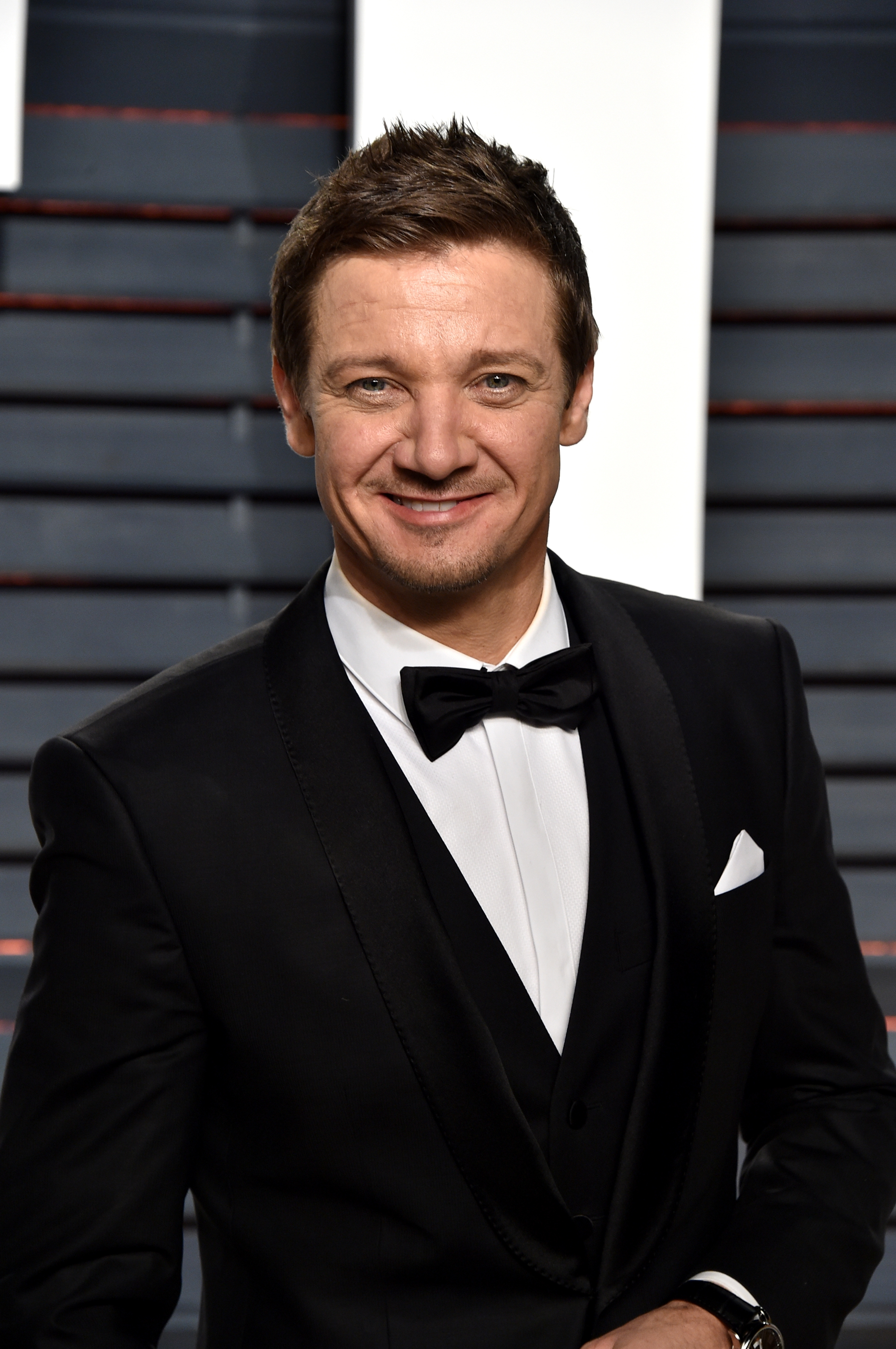 Jeremy Renner attends the 2017 Vanity Fair Oscar party on February 26, 2017 in Beverly Hills, California | Source: Getty Images