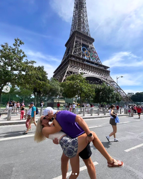 Payton Otterdahl and Maddy Nilles sharing a passionate kiss on their engagement day, posted on August 4, 2024 | Source: Instagram/p.train_throws and maddynilles27