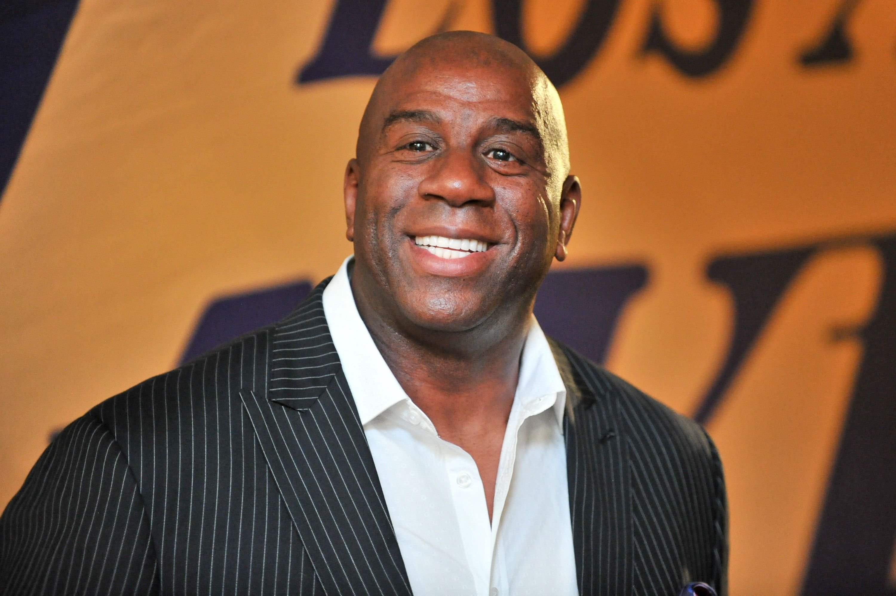 Magic Johnson at a basketball game between the Los Angeles Lakers and the Los Angeles Clippers at Staples Center on October 19, 2017 | Photo: Getty Images
