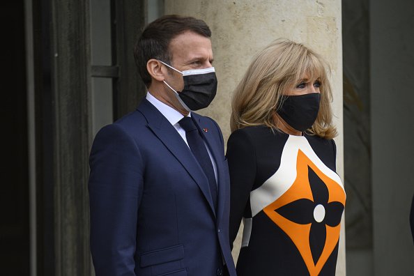Le président français Emmanuel Macron Brigitte Macron accueillent le président ukrainien Volodymyr Zelensky et son épouse Olena Zelenska.| Photo : Getty Images