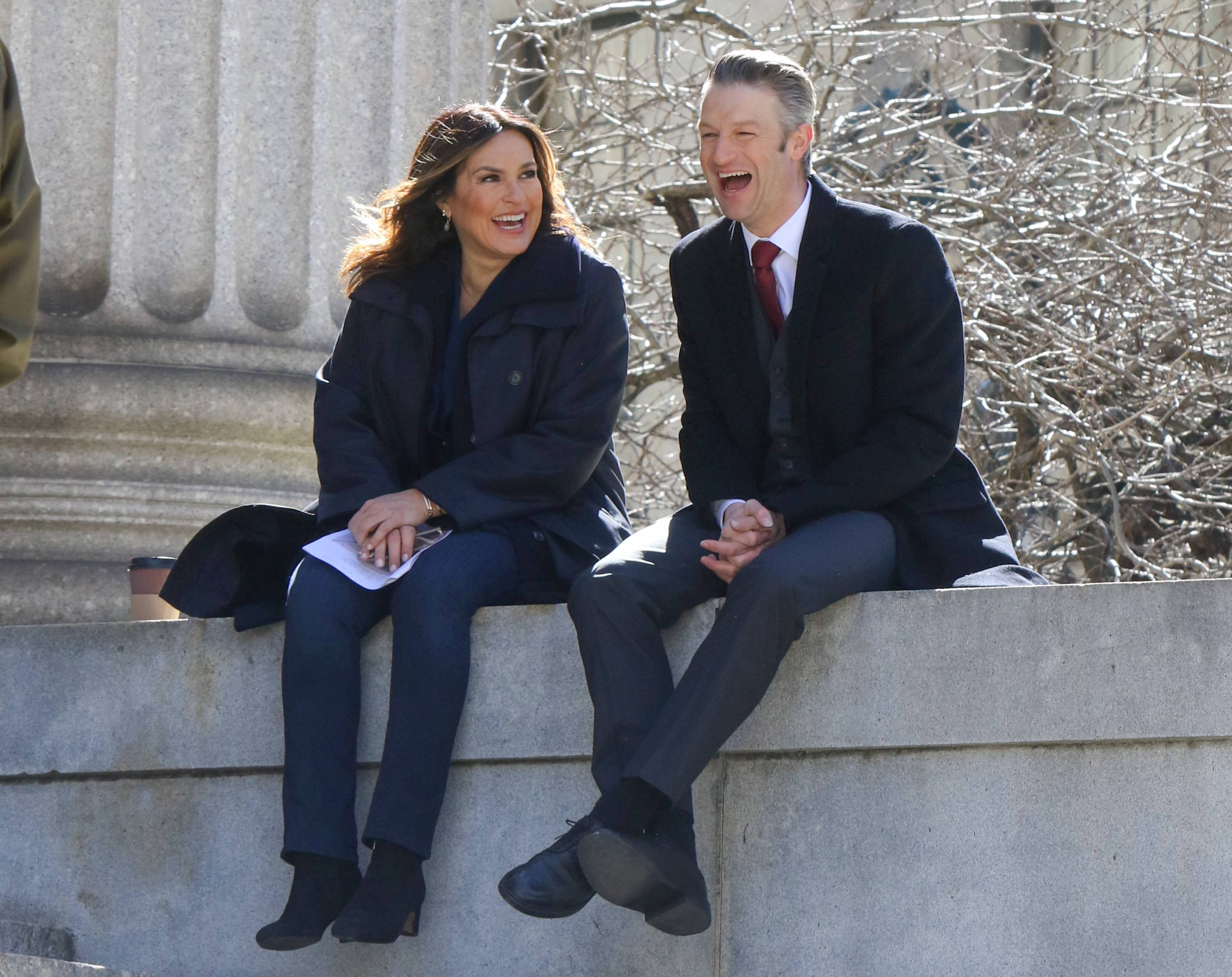 Mariska Hargitay and Peter Scanavino on set of "Law and Order: SVU" in New York City on March 6, 2020 | Photo: Getty Images