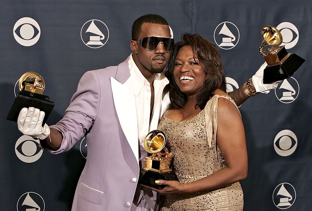 Kanye West with his mother Donda West on February 8, 2006 in Los Angeles, California | Photo: Getty Images    