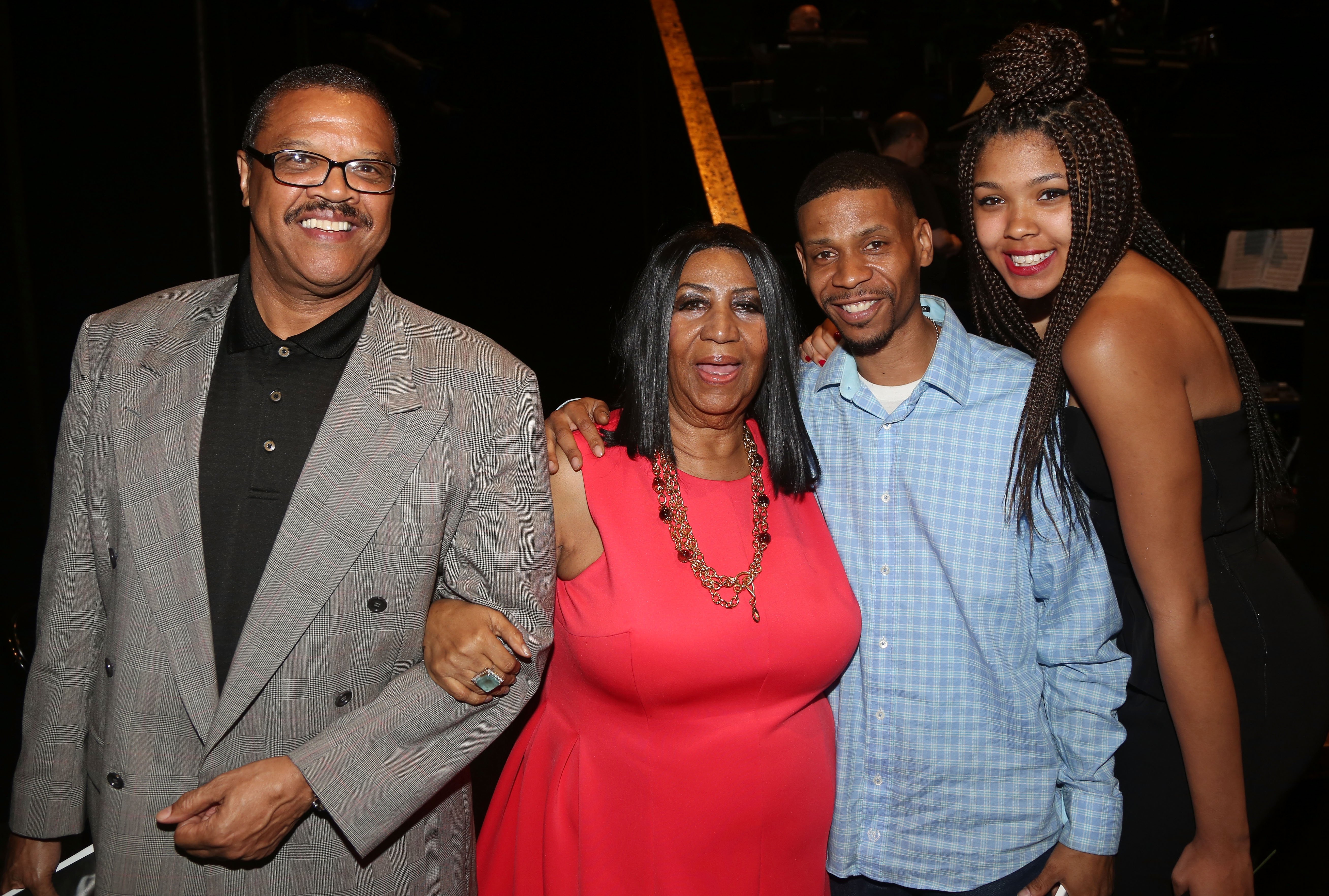 Willie Wilkerson, Aretha Franklin, Kecalf Cunningham and Victorie Cunningham at the musical "Chicago" on May 29, 2015 in New York City | Source: Getty Images