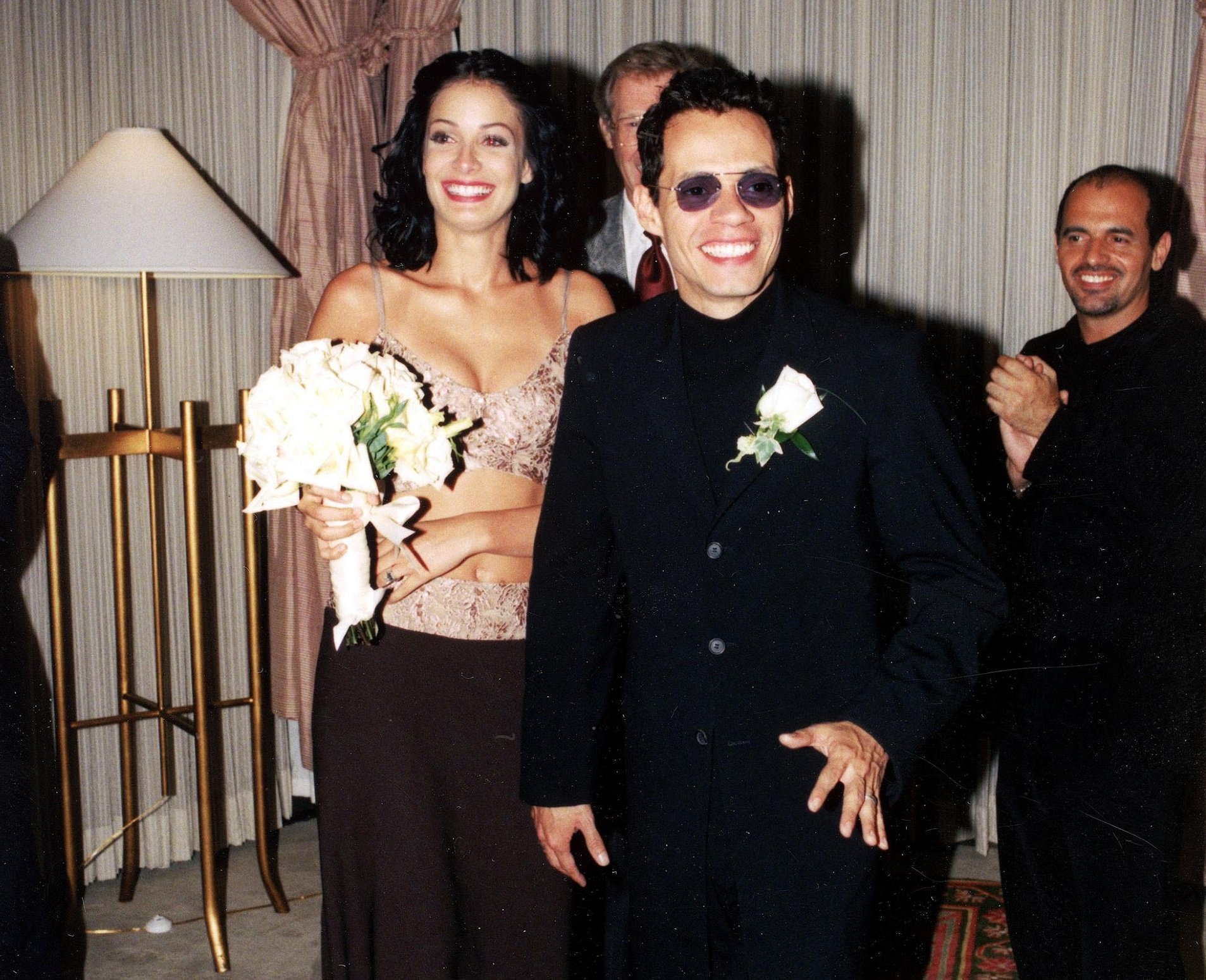Marc Anthony y Dayanara Torres en el día de su boda en Las Vegas, Nevada en mayo de 2000. | Foto: Getty Images